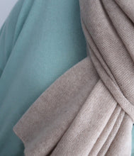 Laden Sie das Bild in den Galerie-Viewer, Esisto Kaschmir Plaid