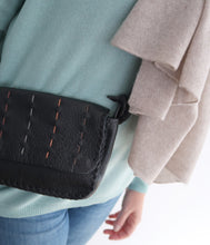 Laden Sie das Bild in den Galerie-Viewer, Esisto Kaschmir Plaid