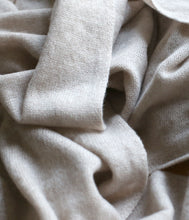 Laden Sie das Bild in den Galerie-Viewer, Esisto Kaschmir Plaid