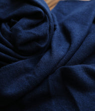 Laden Sie das Bild in den Galerie-Viewer, Esisto Kaschmir Plaid