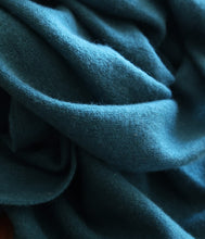 Laden Sie das Bild in den Galerie-Viewer, Esisto Kaschmir Plaid