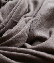 Laden Sie das Bild in den Galerie-Viewer, Esisto Kaschmir Plaid