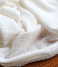 Laden Sie das Bild in den Galerie-Viewer, Esisto Kaschmir Plaid