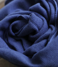 Load the image into the gallery viewer, Esisto Cashmere Scarf