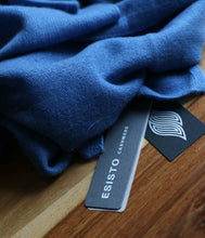 Laden Sie das Bild in den Galerie-Viewer, Esisto Kaschmir Schal