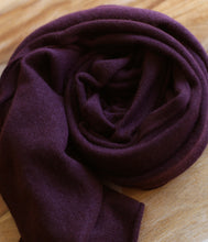 Load the image into the gallery viewer, Esisto Cashmere Scarf