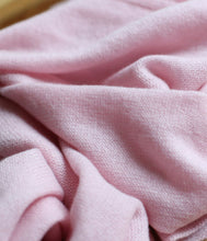 Laden Sie das Bild in den Galerie-Viewer, Esisto Kaschmir Schal