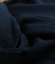 Laden Sie das Bild in den Galerie-Viewer, Esisto Kaschmir Schal