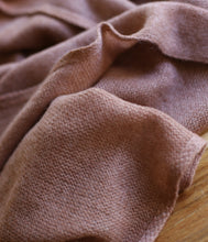Load the image into the gallery viewer, Esisto Cashmere Scarf
