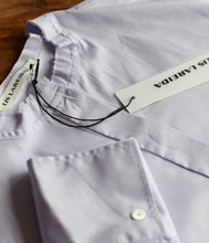 Load the image into the gallery viewer, Lareida Baumwoll Bluse Nura Raw Edge