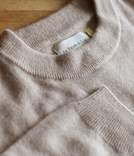 Load the image into the gallery viewer, Les tricots de Léa Cashmere Pullover Mapoupette Round Neckline
