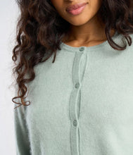 Load the image into the gallery viewer, Les tricots de Léa Wolle-Kaschmir Strickjacke Gigy Rundhals-Ausschnitt