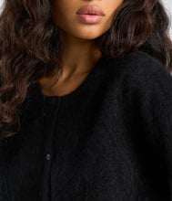 Load the image into the gallery viewer, Les tricots de Léa Wolle-Kaschmir Strickjacke Gigy Rundhals-Ausschnitt