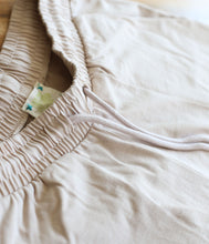 Laden Sie das Bild in den Galerie-Viewer, The Shirt Project Bio-Baumwoll Hose Jogging Style