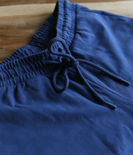 Laden Sie das Bild in den Galerie-Viewer, The Shirt Project Bio-Baumwoll Hose Jogging Style