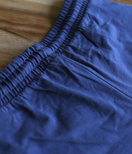 Laden Sie das Bild in den Galerie-Viewer, The Shirt Project Bio-Baumwoll Hose Jogging Style