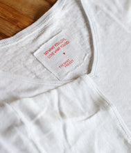 Laden Sie das Bild in den Galerie-Viewer, The Shirt Project Leinen Shirt V-Ausschnitt Halbarm
