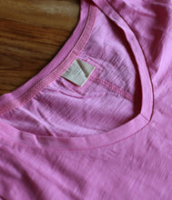 Load the image into the gallery viewer, The Shirt Project Organic cotton shirt V-neck short sleeve