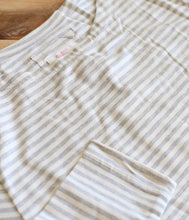 Laden Sie das Bild in den Galerie-Viewer, The Shirt Project Viskose-Mix Shirt Rundhalsausschnitt Langarm Streifen