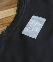 Laden Sie das Bild in den Galerie-Viewer, The Shirt Project Viskose-Mix Shirt mit Spitze Langarm