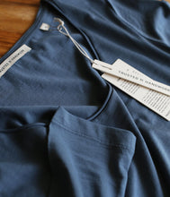 Laden Sie das Bild in den Galerie-Viewer, Trusted Handwork Baumwoll T-Shirt Cannes Rundhalsausschnitt Langarm