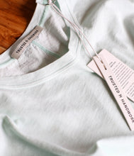 Laden Sie das Bild in den Galerie-Viewer, Trusted Handwork Bio-Baumwoll T-Shirt Palermo Rundhalsausschnitt Kurzarm