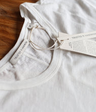 Laden Sie das Bild in den Galerie-Viewer, Trusted Handwork Bio-Baumwoll T-Shirt Palermo Rundhalsausschnitt Kurzarm