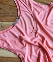 Laden Sie das Bild in den Galerie-Viewer, Trusted Handwork Viskose-Mix Top La Rochelle Rundhalsausschnitt