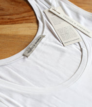Laden Sie das Bild in den Galerie-Viewer, Trusted Handwork Viskose-Mix Top La Rochelle Rundhalsausschnitt