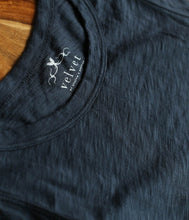 Load the image into the gallery viewer, Velvet by Graham and Spencer Baumwoll Top Taurus