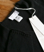 Load the image into the gallery viewer, WLNS Cashmere V-Neck Sweater