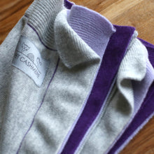 Load the image into the gallery viewer, pet cashmere Premium cosy blanket for pets made of wool and cashmere