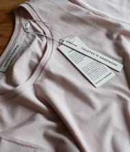 Laden Sie das Bild in den Galerie-Viewer, Trusted Handwork Baumwoll T-Shirt Paris Rundhalsausschnitt Kurzarm