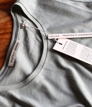 Laden Sie das Bild in den Galerie-Viewer, Trusted Handwork Baumwoll T-Shirt Paris Rundhalsausschnitt Kurzarm