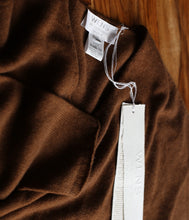 Load the image into the gallery viewer, WLNS Cashmere V-Neck Sweater