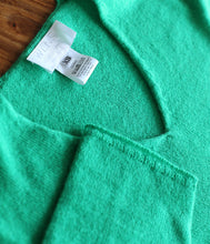 Load the image into the gallery viewer, WLNS Cashmere V-Neck Sweater