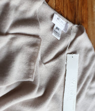 Load the image into the gallery viewer, WLNS Cashmere V-Neck Sweater
