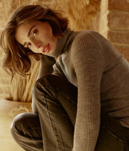 Laden Sie das Bild in den Galerie-Viewer, 0039Italy Woll Unterzieh Rollkragen Pullover Whiley Rippe
