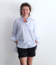 Laden Sie das Bild in den Galerie-Viewer, Lis Lareida Baumwoll Bluse Lenon Streifen

