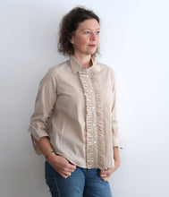 Load the image into the gallery viewer, Lareida Baumwoll Bluse Bluette mit Rüsche
