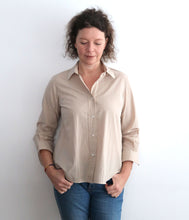 Load the image into the gallery viewer, Lareida Baumwoll Bluse Bluette mit Rüsche
