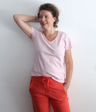 Laden Sie das Bild in den Galerie-Viewer, The Shirt Project Organic Baumwoll Shirt V-Ausschnitt Kurzarm
