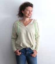 Laden Sie das Bild in den Galerie-Viewer, The Shirt Project Organic Baumwoll Sweatshirt Hoodie Streifen
