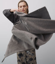 Load the image into the gallery viewer, 0039Italy Outdoor Alpaka-Mix Jacke Hazel
