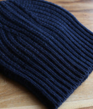 Load the image into the gallery viewer, Esisto cashmere rib knit hat
