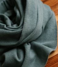 Load the image into the gallery viewer, Esisto Cashmere Scarf
