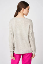 Load the image into the gallery viewer, Les tricots de Léa Cashmere Sweater Monjako V-neck
