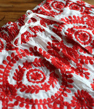 Load the image into the gallery viewer, The Shirt Project Baumwoll Short Bestickt
