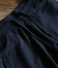 Laden Sie das Bild in den Galerie-Viewer, The Shirt Project Bio Baumwoll Sweat Short
