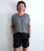 Laden Sie das Bild in den Galerie-Viewer, The Shirt Project Bio Baumwoll Sweat Short
